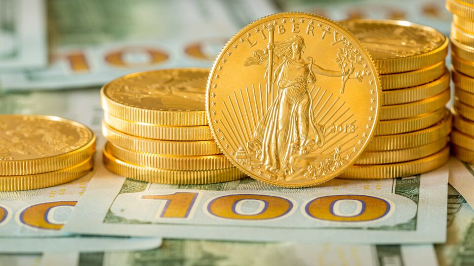 Gold looks strong, but struggles to hold gains